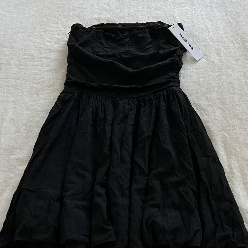 Princess Polly Black Strapless Dress ,Amazing material !Just Looks wrinkled